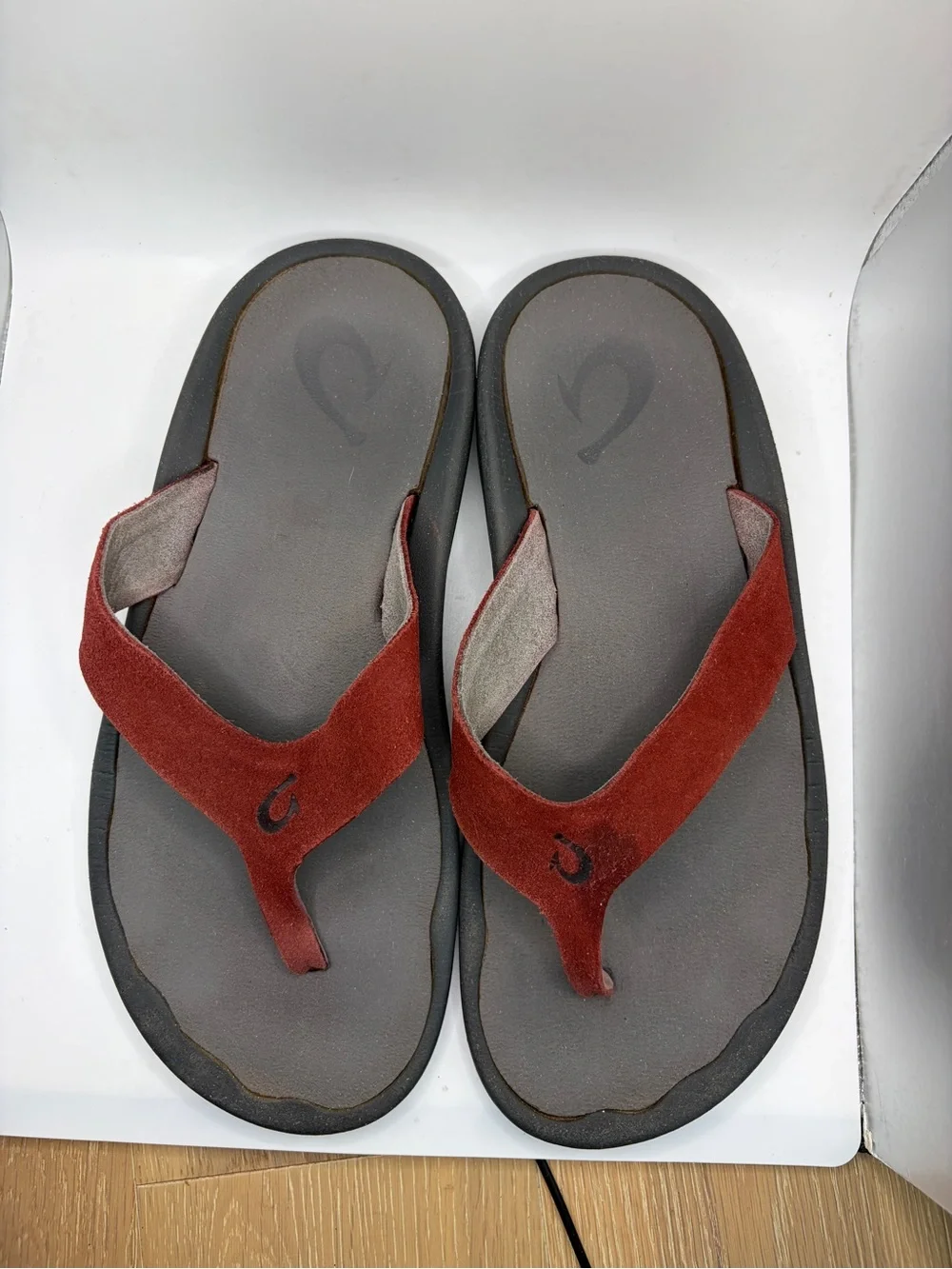 Men’s OluKai Sandals Size 9